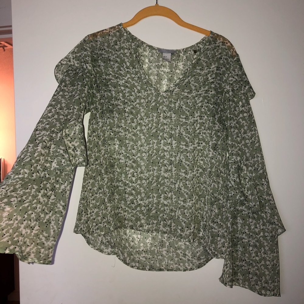 H&M green, white, and black blouse